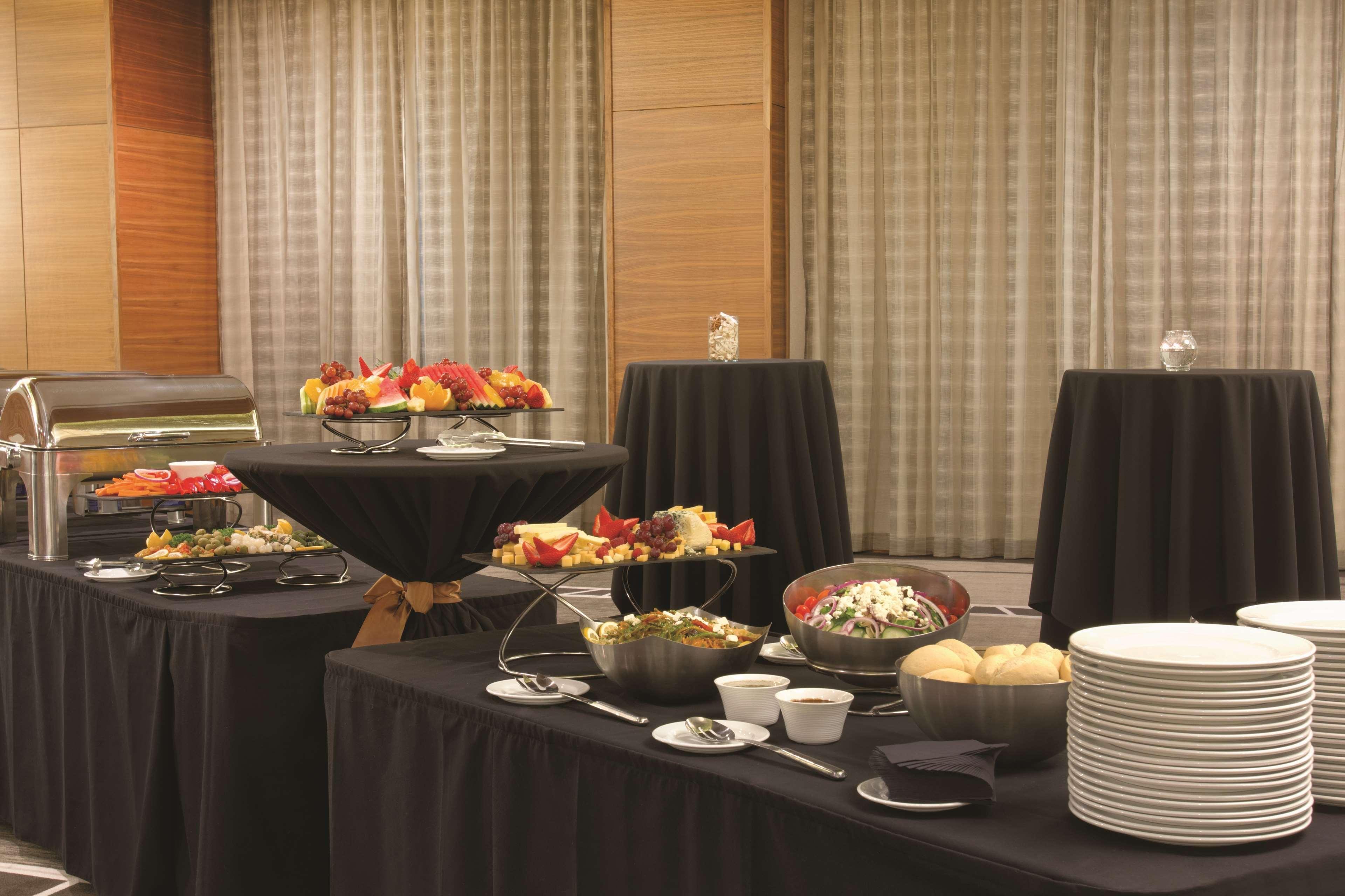 Radisson Hotel & Conference Centre Calgary Airport Dış mekan fotoğraf