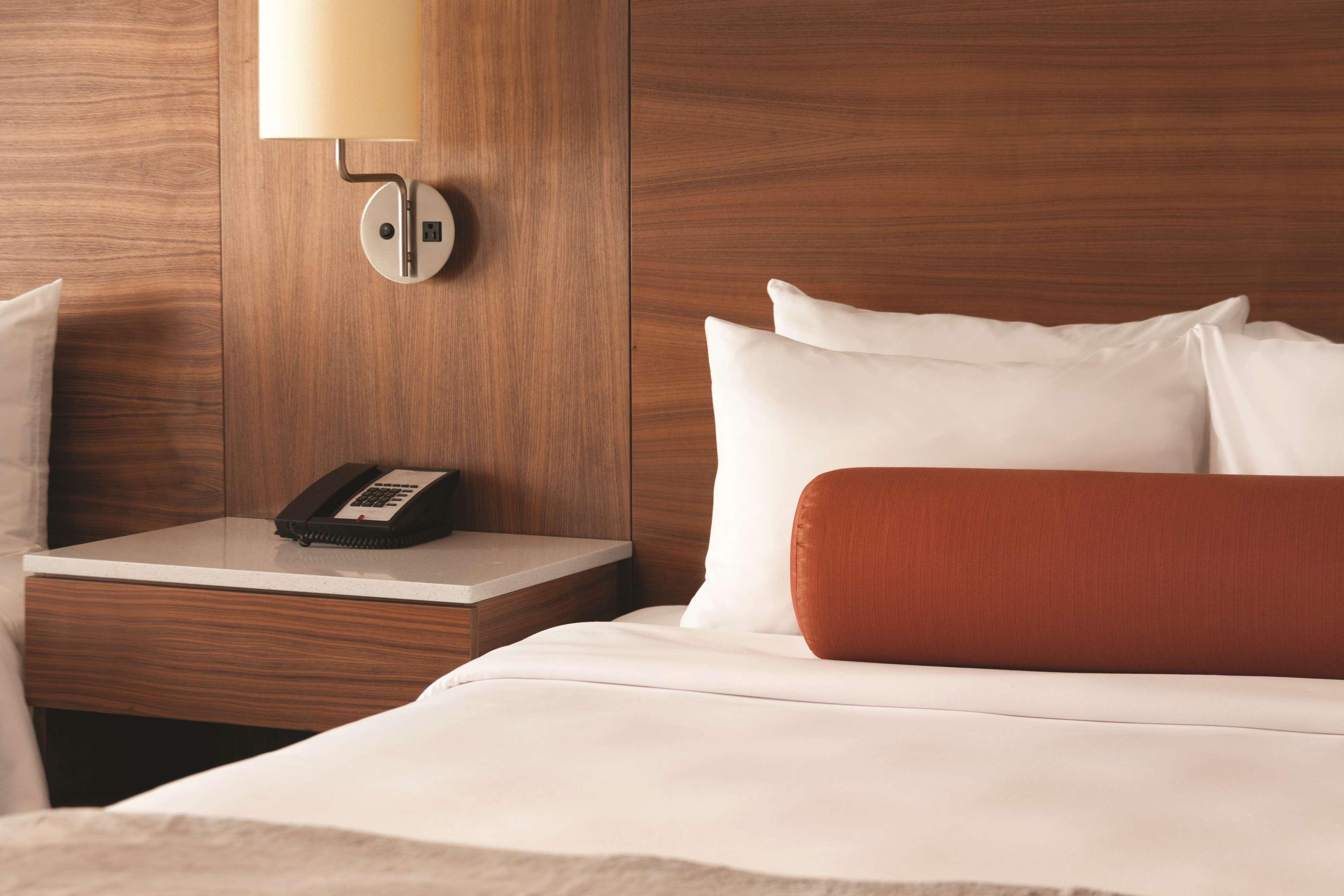 Radisson Hotel & Conference Centre Calgary Airport Dış mekan fotoğraf
