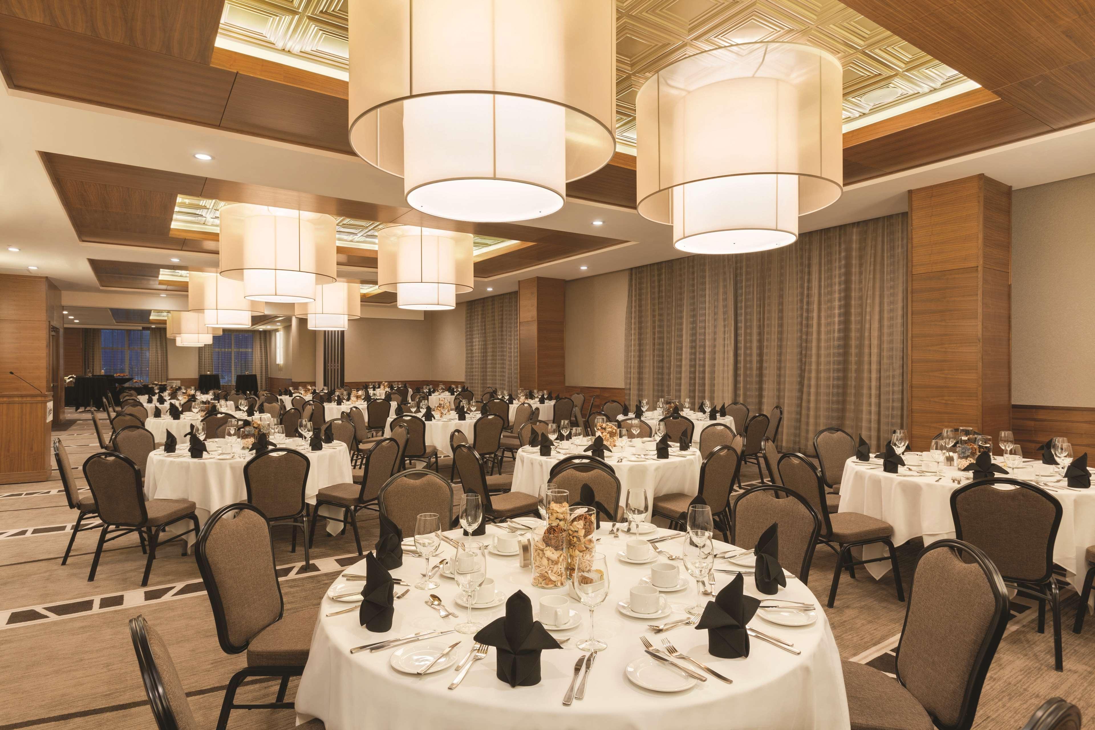 Radisson Hotel & Conference Centre Calgary Airport Dış mekan fotoğraf