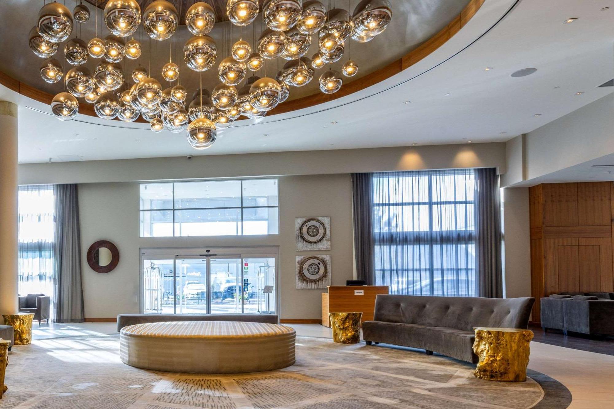 Radisson Hotel & Conference Centre Calgary Airport Dış mekan fotoğraf