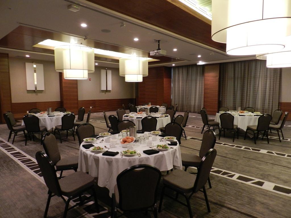 Radisson Hotel & Conference Centre Calgary Airport Dış mekan fotoğraf